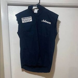 Spirit Halloween Johnson sleeveless button shirt size small